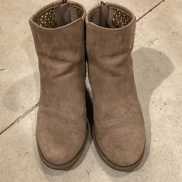 Madden Girl Fayth Booties Size 6.5 Tan color - Picture 2 of 6